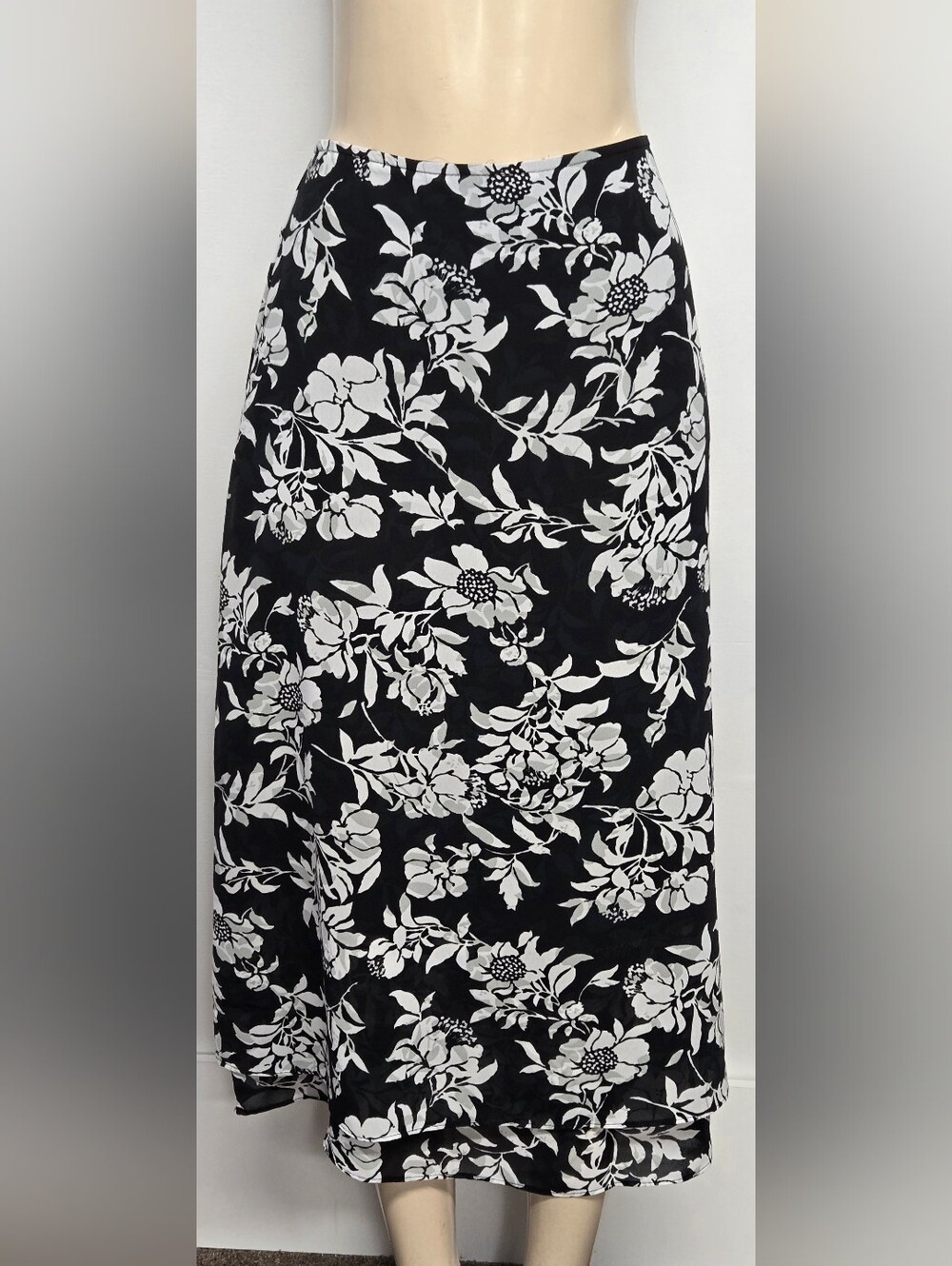 Jaclyn Smith Classic L Vintage Skirt Tiered Hem Black White Floral Flowy